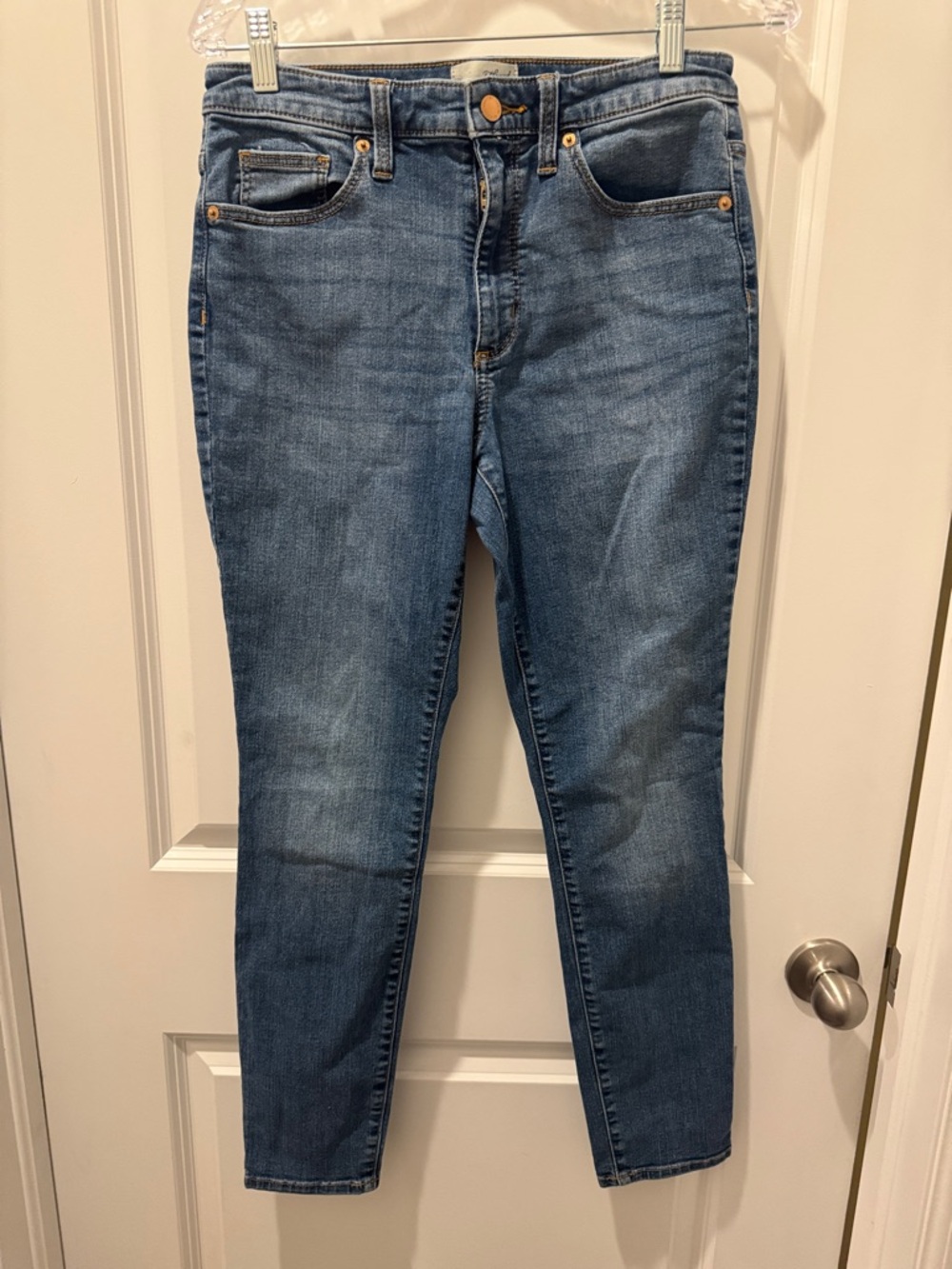 Universal Thread Women's Skinny Jeans - Medium Blue Wash